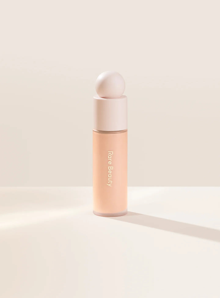 Liquid Touch Weightless Foundation 140C Rare Beauty *BAJO PEDIDO*